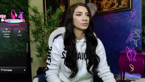 Nicolle online show from 11-29-25, 10:51