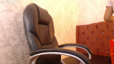 Snapshot of nicolletaylorq chatting on 01-23-25, 11:15 Nicolle Miley online show from 01-23-25, 11:15