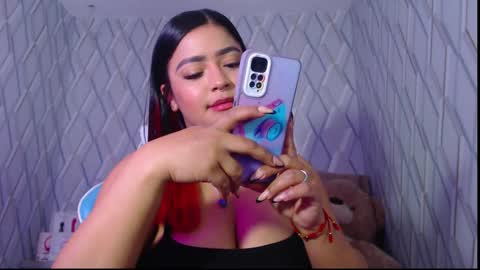 Snapshot of nicolletaylorq chatting on 01-28-25, 04:50 Nicolle Miley online show from 01-28-25, 04:50