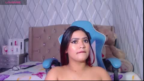 Snapshot of nicolletaylorq chatting on 02-01-25, 03:19 Nicolle Miley online show from 02-01-25, 03:19