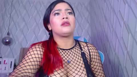 Snapshot of nicolletaylorq chatting on 02-11-25, 02:03 Nicolle Miley online show from 02-11-25, 02:03