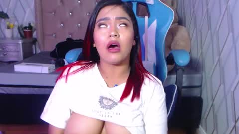 Snapshot of nicolletaylorq chatting on 02-11-25, 11:54 Nicolle Miley online show from 02-11-25, 11:54