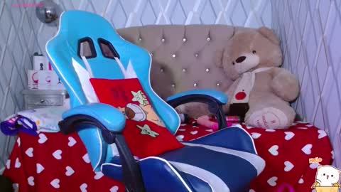 Snapshot of nicolletaylorq chatting on 02-12-25, 10:03 Nicolle Miley online show from 02-12-25, 10:03