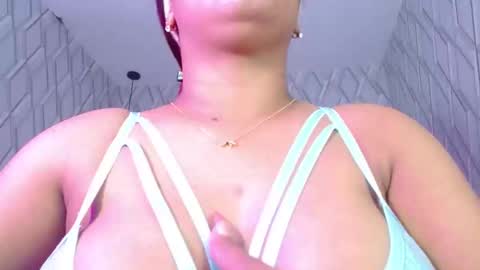 Snapshot of nicolletaylorq chatting on 02-20-25, 02:40 Nicolle Miley online show from 02-20-25, 02:40