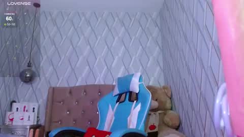 Snapshot of nicolletaylorq chatting on 02-25-25, 06:47 Nicolle Miley online show from 02-25-25, 06:47