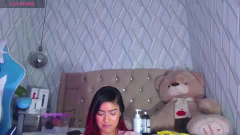 Snapshot of nicolletaylorq chatting on 03-05-25, 05:18 Nicolle Miley online show from 03-05-25, 05:18