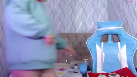 Snapshot of nicolletaylorq chatting on 03-06-25, 04:52 Nicolle Miley online show from 03-06-25, 04:52