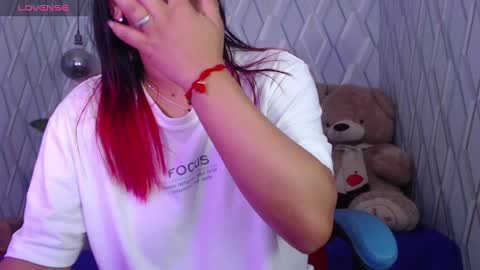 Snapshot of nicolletaylorq chatting on 03-10-25, 03:01 Nicolle Miley online show from 03-10-25, 03:01