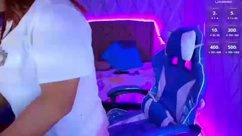 Snapshot of nicolletaylorq chatting on 09-24-25, 04:05 Nicolle Miley online show from 09-24-25, 04:05