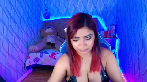 Snapshot of nicolletaylorq chatting on 09-29-25, 03:22 Nicolle Miley online show from 09-29-25, 03:22