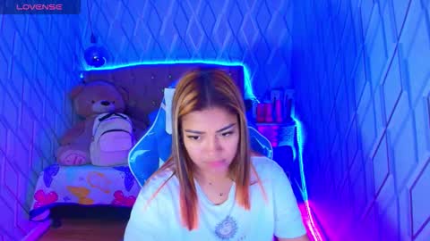 Snapshot of nicolletaylorq chatting on 10-08-25, 03:48 Nicolle Miley online show from 10-08-25, 03:48