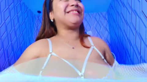 Snapshot of nicolletaylorq chatting on 10-23-25, 04:34 Nicolle Miley online show from 10-23-25, 04:34