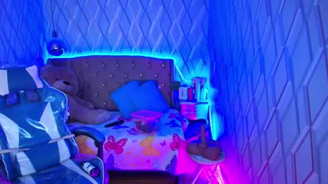 Snapshot of nicolletaylorq chatting on 10-25-25, 03:14 Nicolle Miley online show from 10-25-25, 03:14