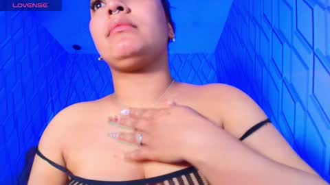 Snapshot of nicolletaylorq chatting on 11-13-25, 01:59 Nicolle Miley online show from 11-13-25, 01:59