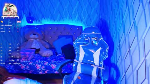 Snapshot of nicolletaylorq chatting on 11-18-25, 04:50 Nicolle Miley online show from 11-18-25, 04:50