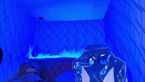 Snapshot of nicolletaylorq chatting on 11-28-25, 04:04 Nicolle Miley online show from 11-28-25, 04:04