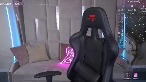 Nicole online show from 10-21-25, 04:46