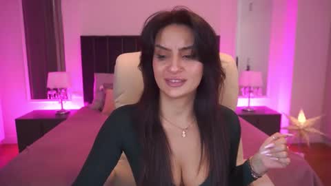 Snapshot of nicolnightt chatting on 12-19-25, 07:04 Nicole online show from 12-19-25, 07:04