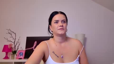 Snapshot of nicolsparklex chatting on 05-08-26, 07:14 Nicol Sparkle online show from 05-08-26, 07:14
