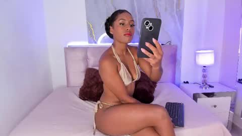 Snapshot of nicolvegaa chatting on 06-08-26, 02:39 Nico online show from 06-08-26, 02:39