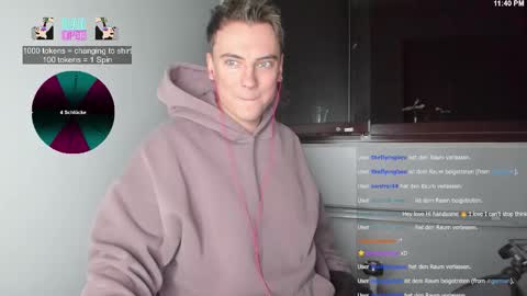 Snapshot of nicoslowmoo chatting on 11-14-25, 10:40 NicoSlowmoo online show from 11-14-25, 10:40