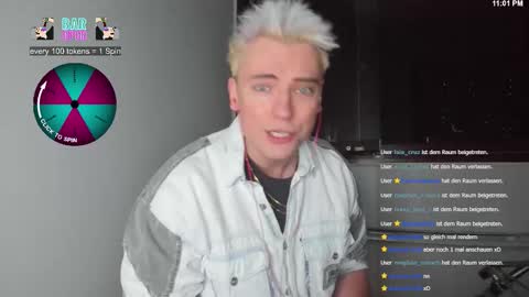 Snapshot of nicoslowmoo chatting on 11-28-25, 10:01 NicoSlowmoo online show from 11-28-25, 10:01