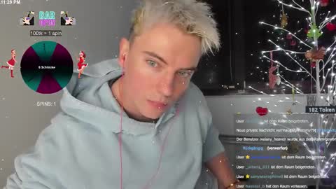 Snapshot of nicoslowmoo chatting on 12-19-25, 10:28 NicoSlowmoo online show from 12-19-25, 10:28