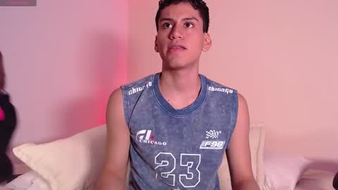 Snapshot of nicoymark1 chatting on 01-18-26, 05:22 Nico y Mark online show from 01-18-26, 05:22