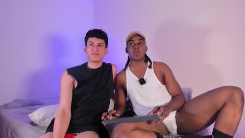 Snapshot of nicoymark1 chatting on 02-12-26, 06:30 Nico y Mark online show from 02-12-26, 06:30