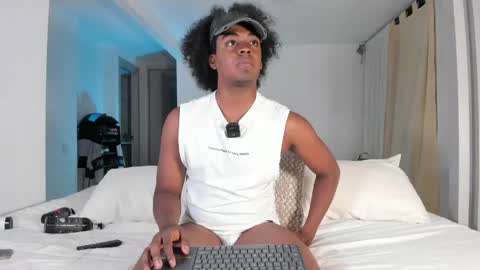 Snapshot of nicoymark1 chatting on 05-19-26, 10:21 Nico y Mark online show from 05-19-26, 10:21