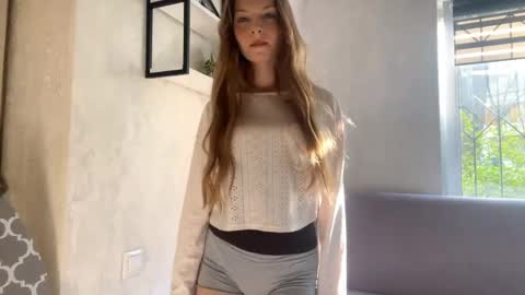 Snapshot of nidarauhecker chatting on 04-18-26, 05:22 Agata online show from 04-18-26, 05:22