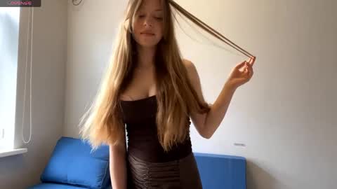 Snapshot of nidarauhecker chatting on 04-21-26, 04:30 Agata online show from 04-21-26, 04:30