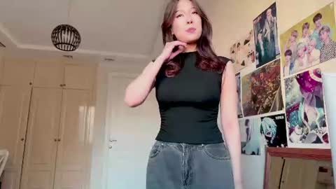 Snapshot of nievesshippey chatting on 06-19-26, 11:36 Hanna online show from 06-19-26, 11:36