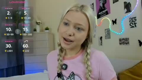Snapshot of night_shard chatting on 07-12-26, 05:53 Hannah help me get 50 thumbs up online show from 07-12-26, 05:53