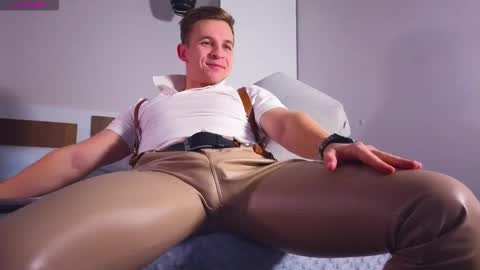 Snapshot of night_wwwolf chatting on 01-09-26, 02:09 Jameson online show from 01-09-26, 02:09