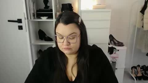 Holly online show from 03-10-26, 07:57