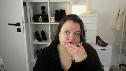 Holly online show from 03-25-26, 07:14