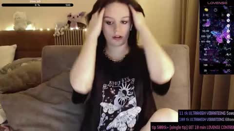 Snapshot of nightpurr chatting on 01-12-26, 05:51 Darcy online show from 01-12-26, 05:51