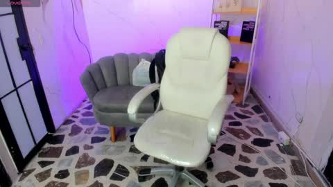 Anni online show from 09-25-25, 01:15