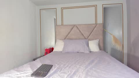 Nicole Leroy online show from 04-14-26, 12:00