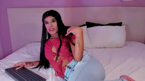 Nicole Leroy online show from 04-18-26, 08:42