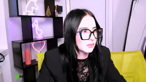 Snapshot of nika_still chatting on 12-19-25, 10:33 Little Angel online show from 12-19-25, 10:33