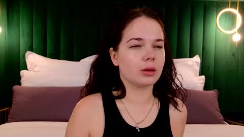 Snapshot of nikaflowers chatting on 09-28-25, 02:50 Nika online show from 09-28-25, 02:50