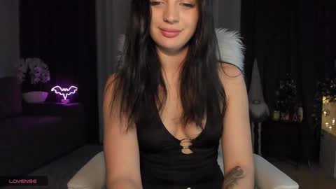 Snapshot of nikamioo chatting on 01-06-25, 07:35 Nika online show from 01-06-25, 07:35