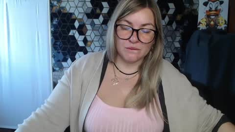Snapshot of nikaskylink chatting on 04-23-26, 05:19 Nika online show from 04-23-26, 05:19