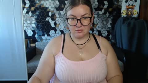 Snapshot of nikaskylink chatting on 05-08-26, 05:02 Nika online show from 05-08-26, 05:02