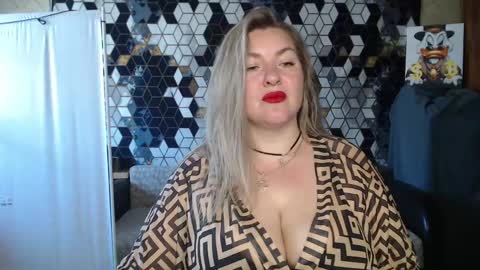 Snapshot of nikaskylink chatting on 05-20-26, 05:13 Nika online show from 05-20-26, 05:13