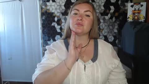 Snapshot of nikaskylink chatting on 06-08-26, 05:52 Nika online show from 06-08-26, 05:52