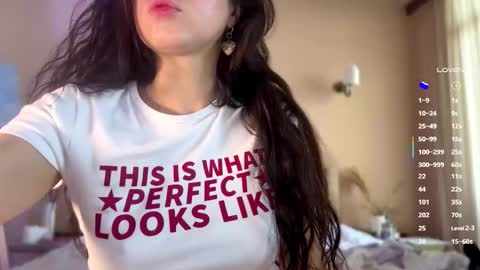 Snapshot of nikavenus chatting on 11-05-25, 08:25 Nika online show from 11-05-25, 08:25