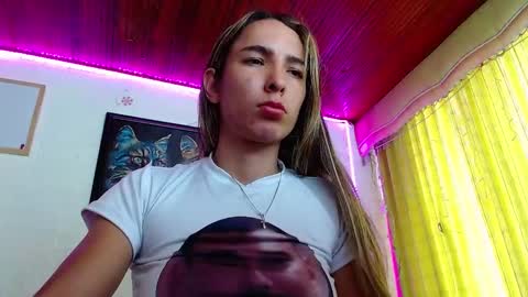 Snapshot of niki_1998 chatting on 12-21-24, 07:06 Natalia online show from 12-21-24, 07:06
